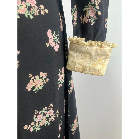 Vintage 70s Black Floral Collared along Sleeve Maxi Dress - Picture 6 of 9